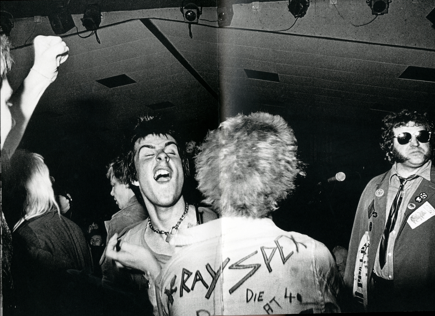 CROWDS 1977 - 1981