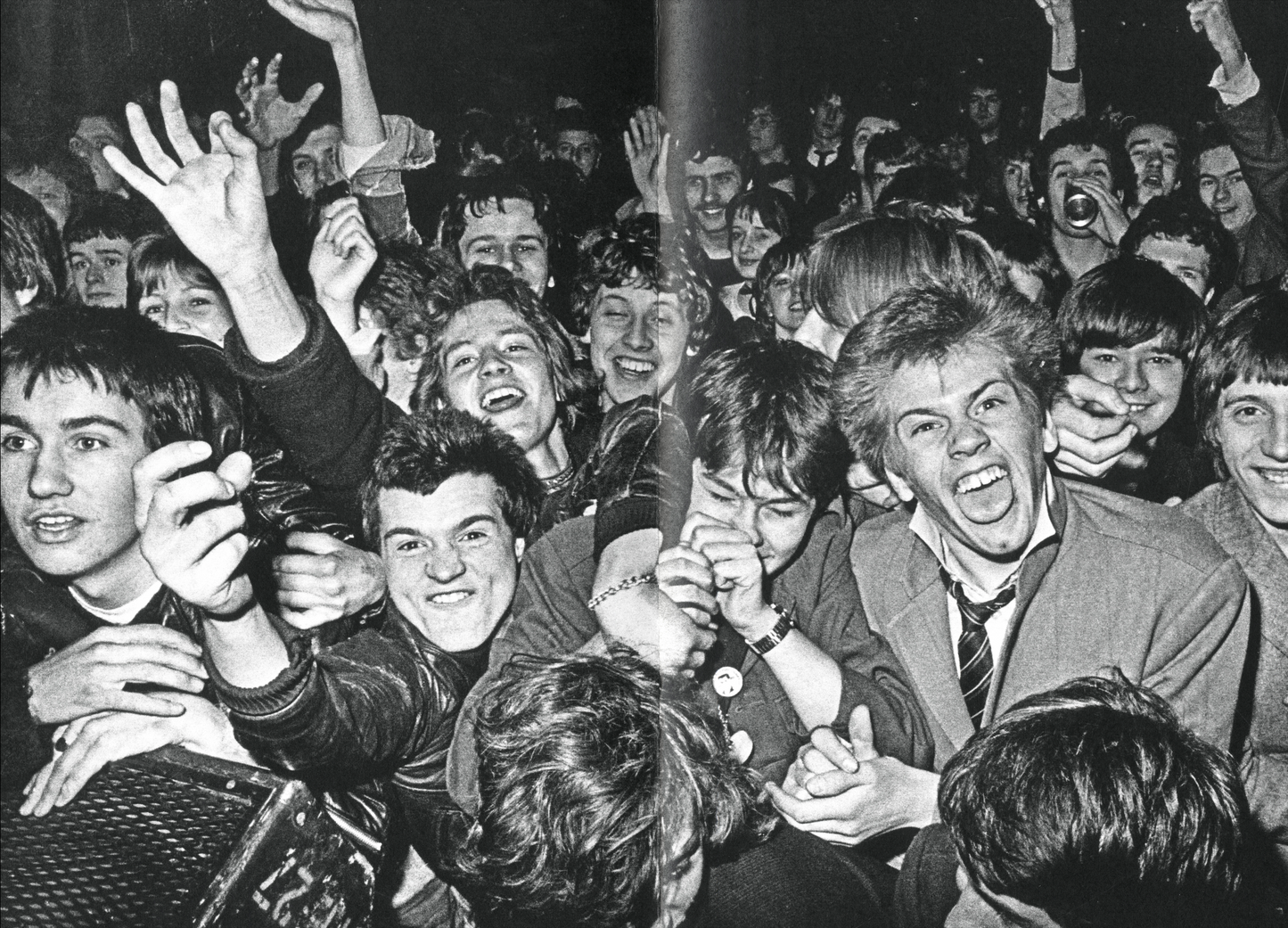 CROWDS 1977 - 1981
