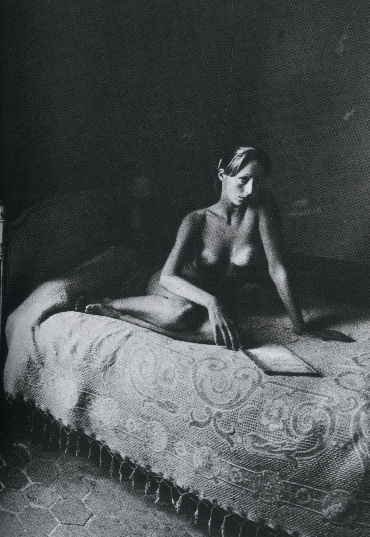 The Best Nudes 5 Jeanloup Sieff interior seated nude bed intimate black and white fine art photography interior 5 intermission books.