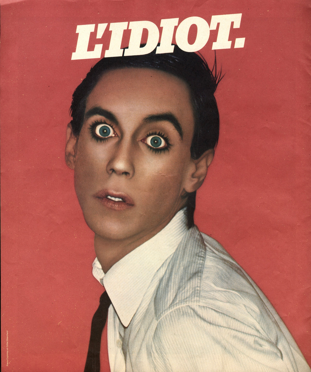 Iggy Pop "L'Idiot" page in Façade No. 5, 1977, wide-eyed portrait on a red background.