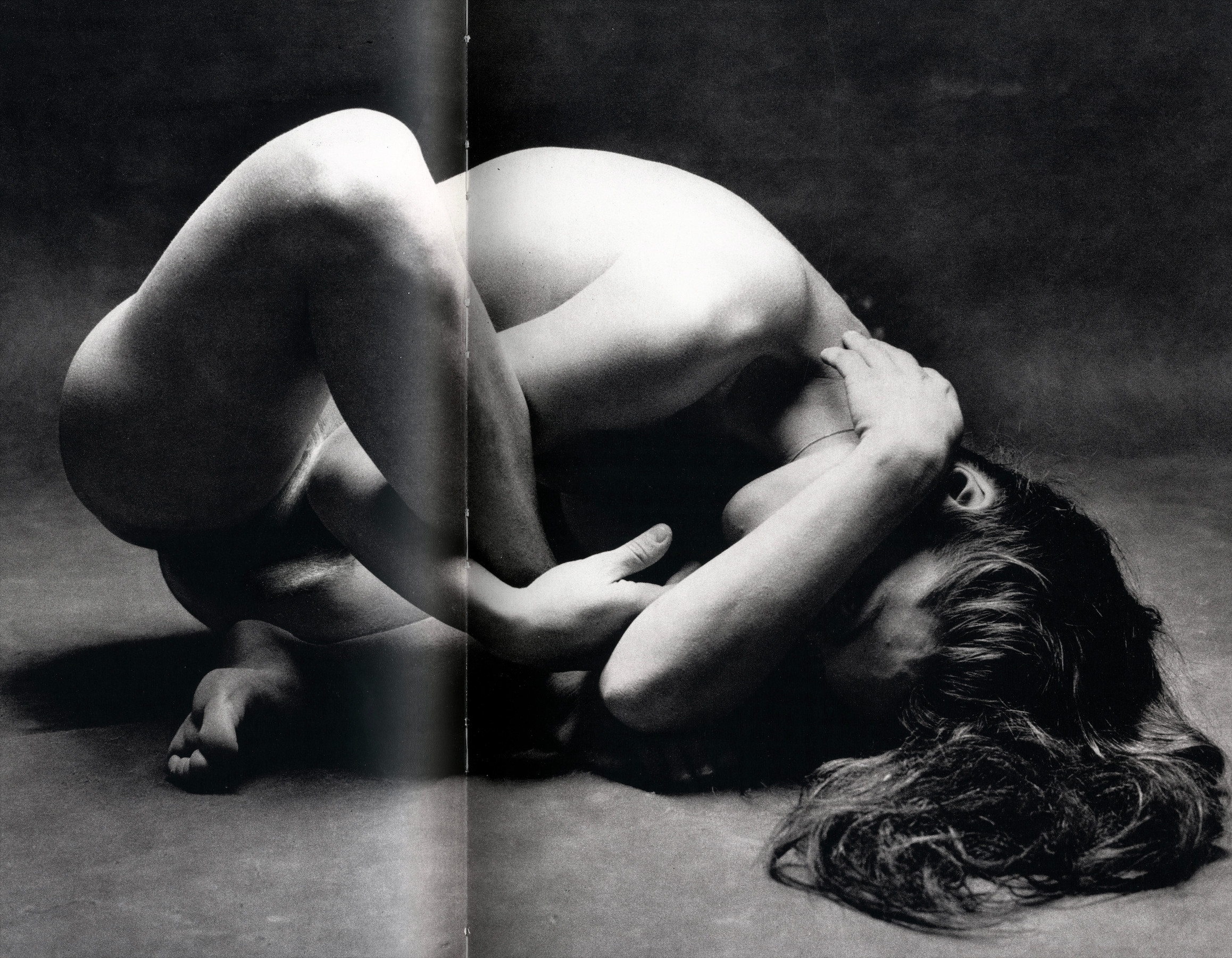 Portraits Nus Jean-Francois Bauret interior fine art nude figure sculptural pose black and white photography interior 1 intermission books.
