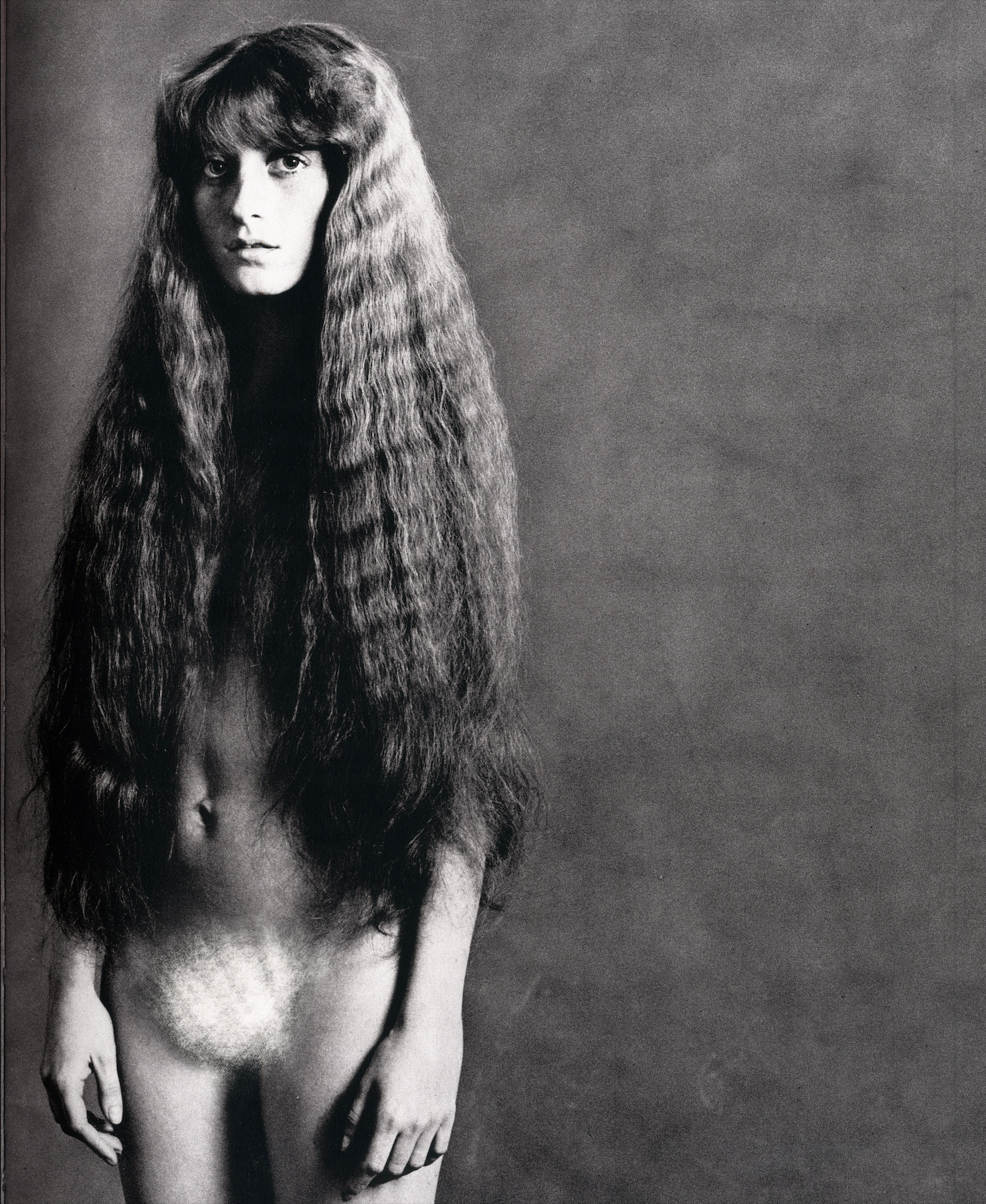 Portraits Nus Jean-Francois Bauret interior nude figure long hair vertical composition fine art photography interior 5 intermission books.