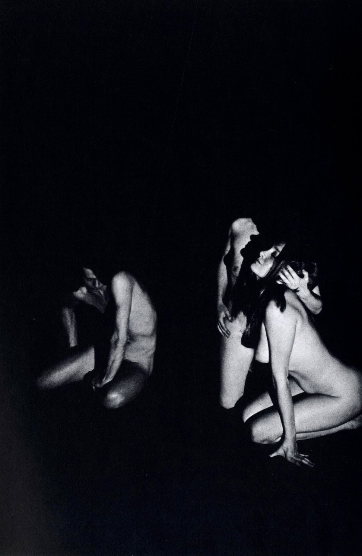 Two kneeling female nudes facing each other across a black ground, plate from Comme une fleur…, 1970.